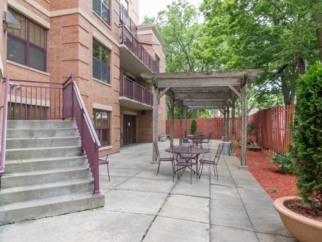 ウィスコンシン イーエスエル インスティテュート(ウェスリィ)