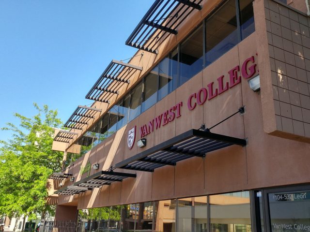 バンウエストカレッジ　ケロウナ校