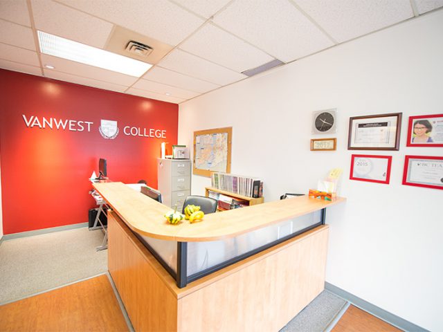 バンウエストカレッジ　ケロウナ校