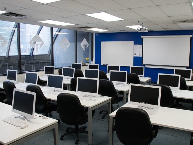 コーナーストーン インターナショナル コミュニティカレッジ オブ カナダ